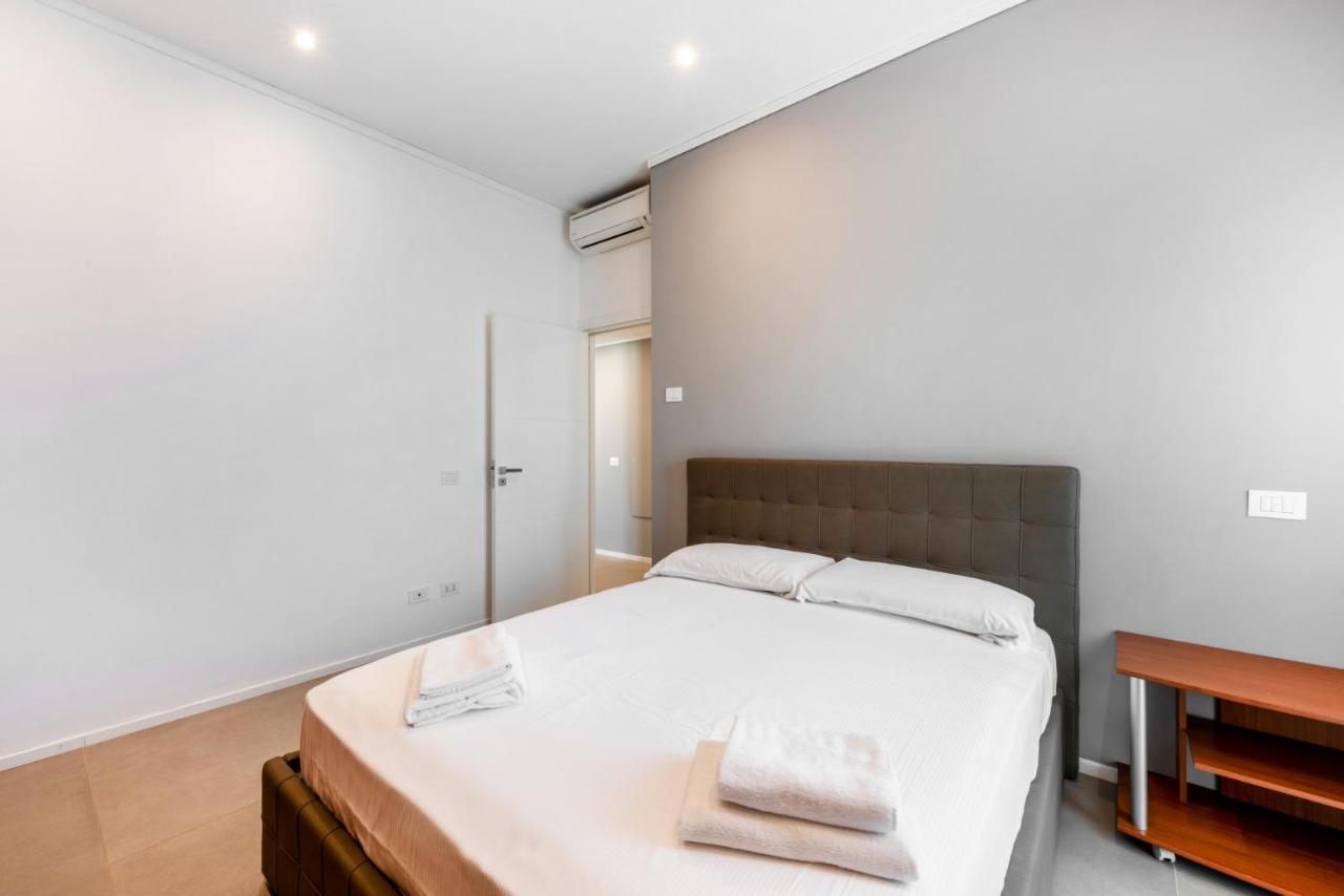 Appartement Easylife - Wonderful Penthouse With Terrace A Few Steps From The Duomo à Milan Extérieur photo