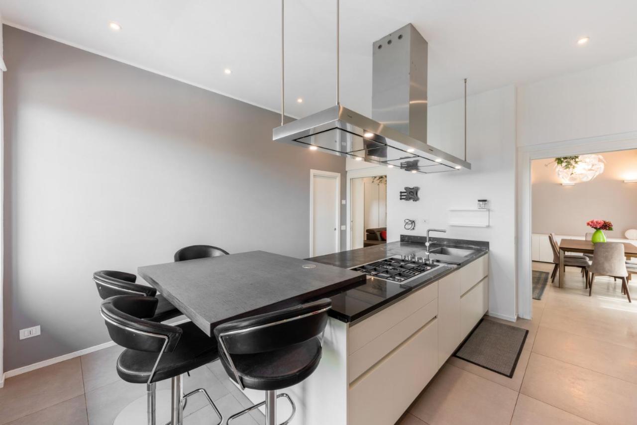 Appartement Easylife - Wonderful Penthouse With Terrace A Few Steps From The Duomo à Milan Extérieur photo
